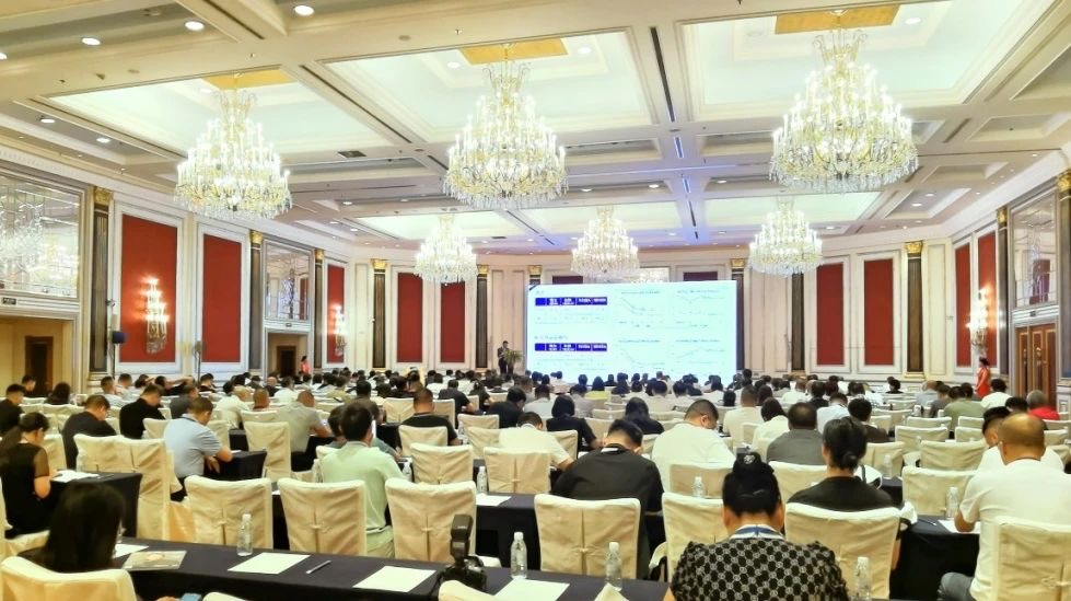 喜訊|山東百華鞋業(yè)有限公司再攀高峰！榮膺中國(guó)皮革協(xié)會(huì)常務(wù)理事單位
