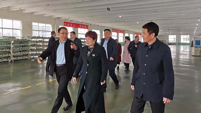 臨沂市總工會劉主席蒞臨山東百華鞋業(yè)進行參觀指導(dǎo)